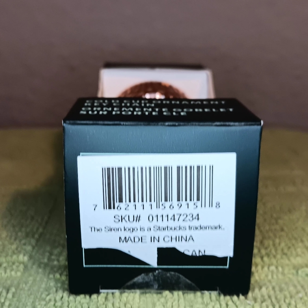 💎 Starbucks 2023 Holiday Bling Ornament Keychain NIB - Picture 2 of 4